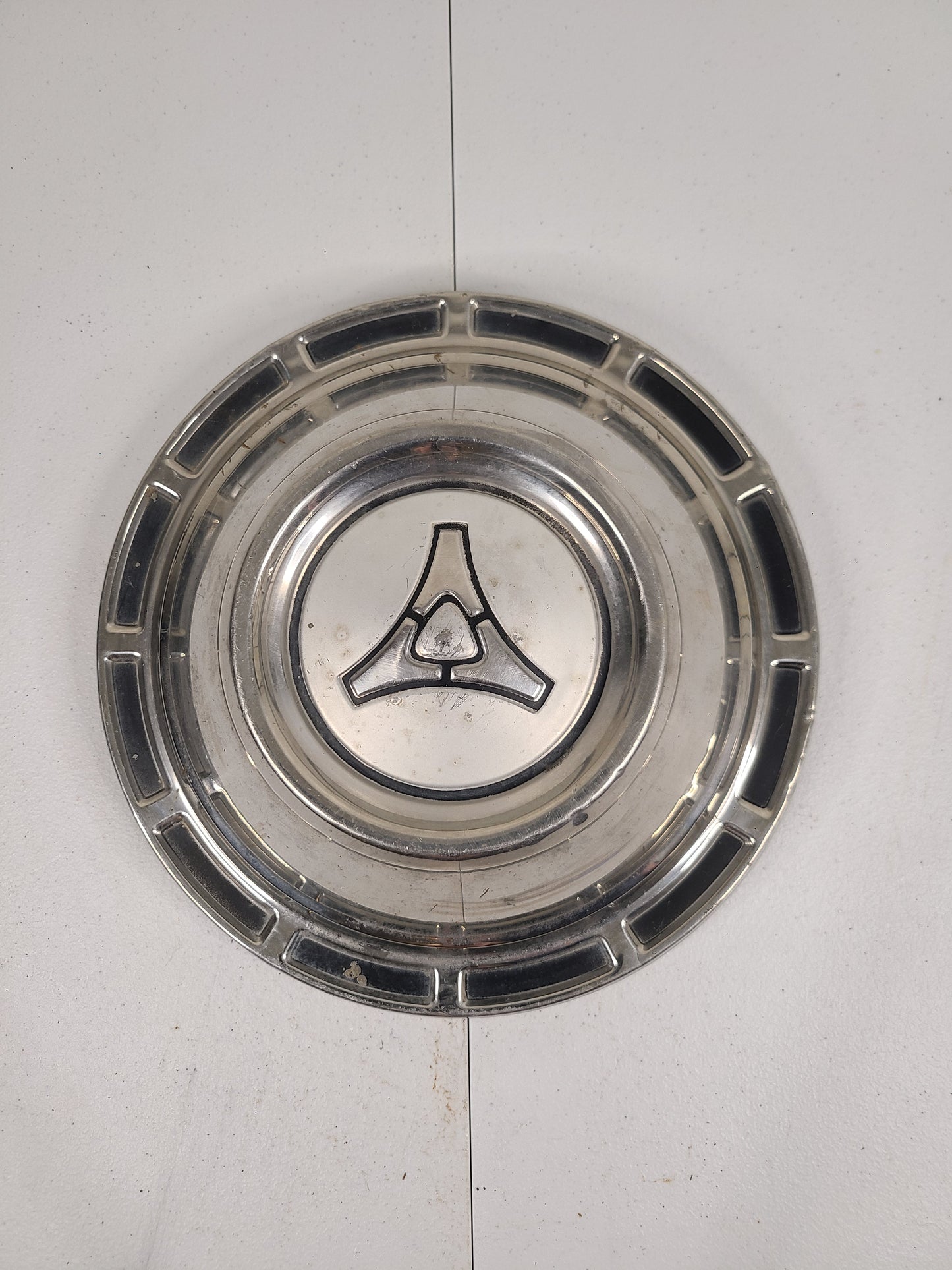 1966-67 DODGE CORONET, R/T CHARGER, B BODY USED OEM DOG DISH HUB CAP 10"