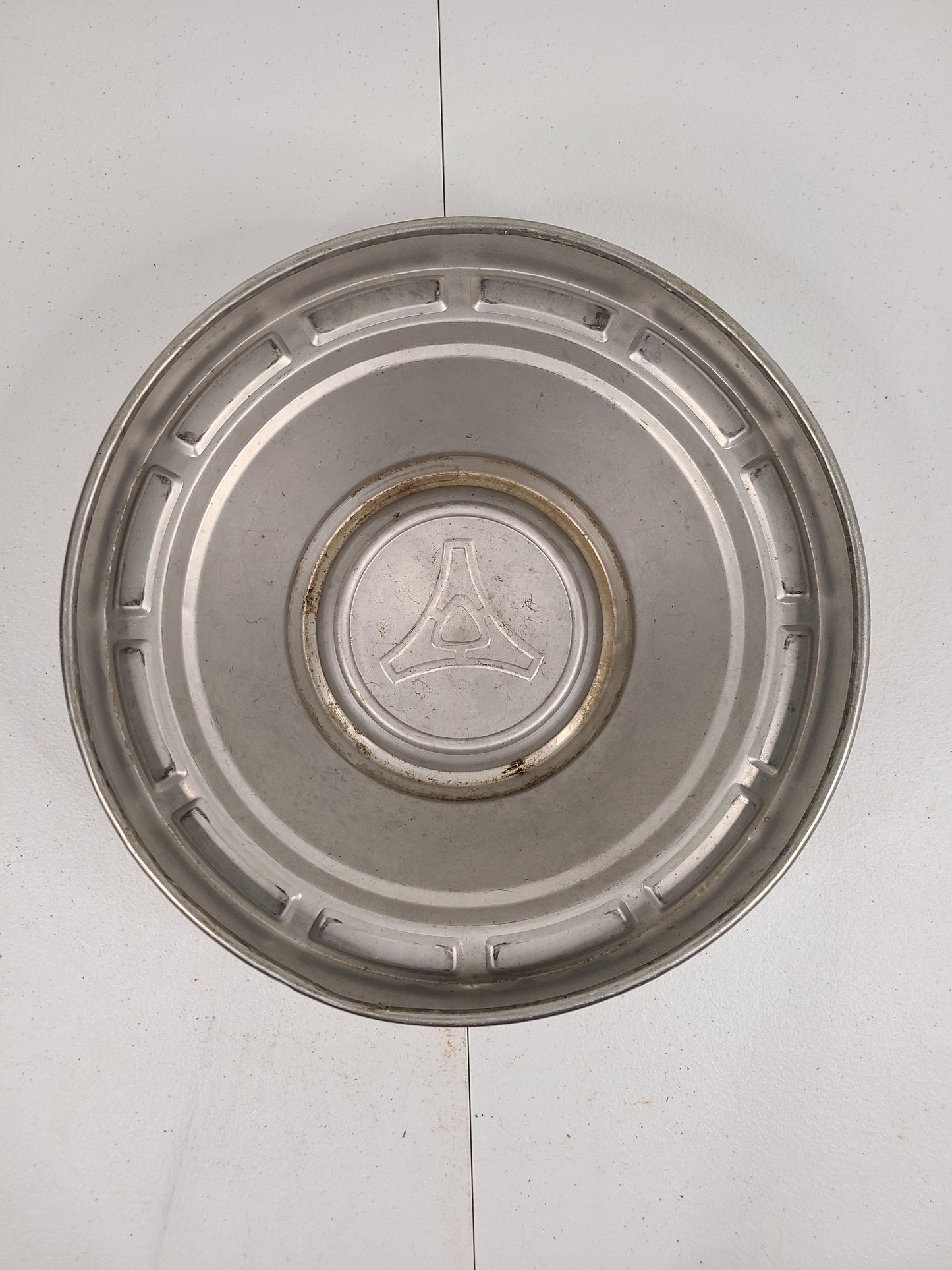 1966-67 DODGE CORONET, R/T CHARGER, B BODY USED OEM DOG DISH HUB CAP 10"