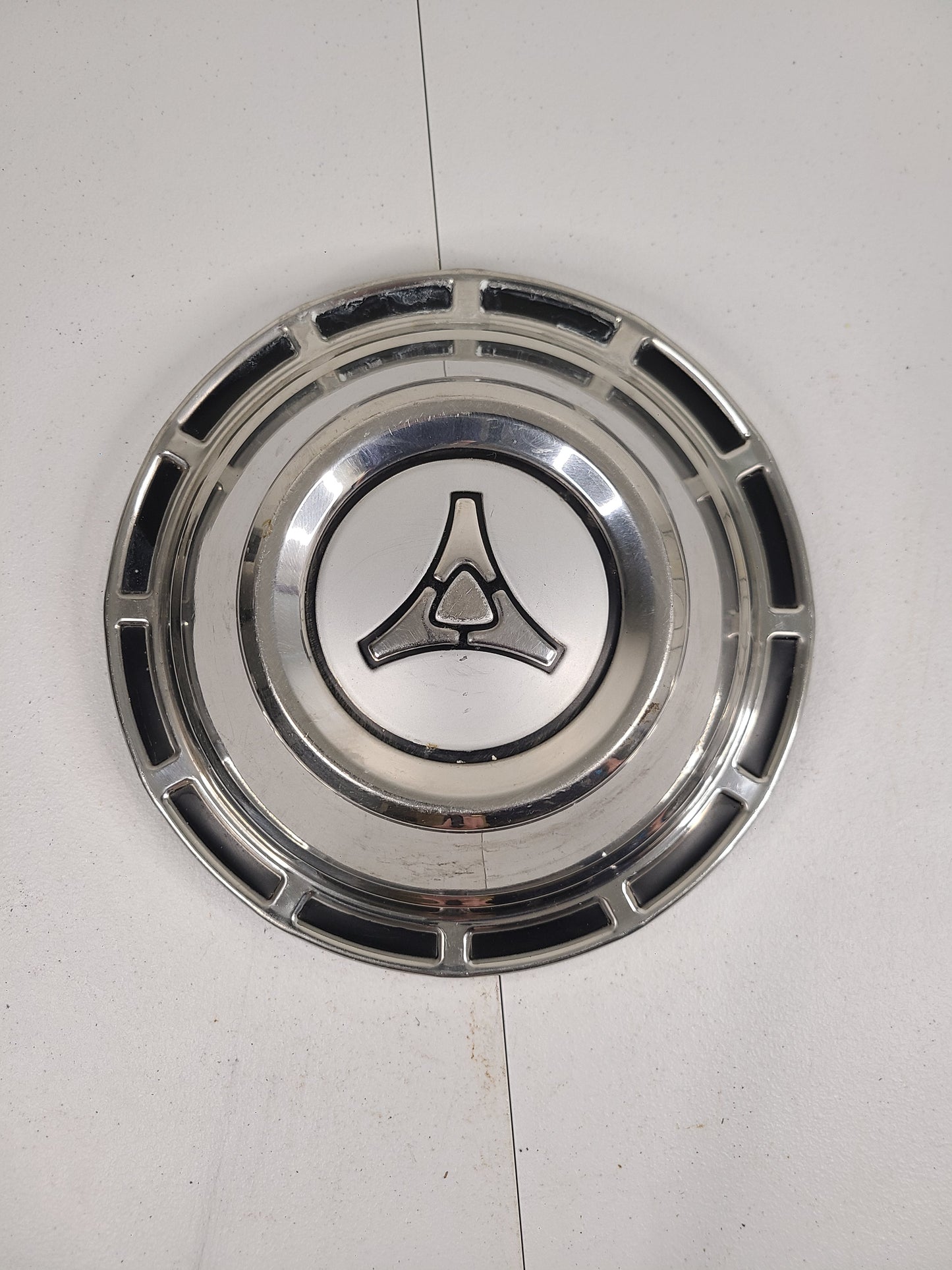 1966-67 DODGE CORONET, R/T CHARGER, B BODY USED OEM DOG DISH HUB CAP 10"