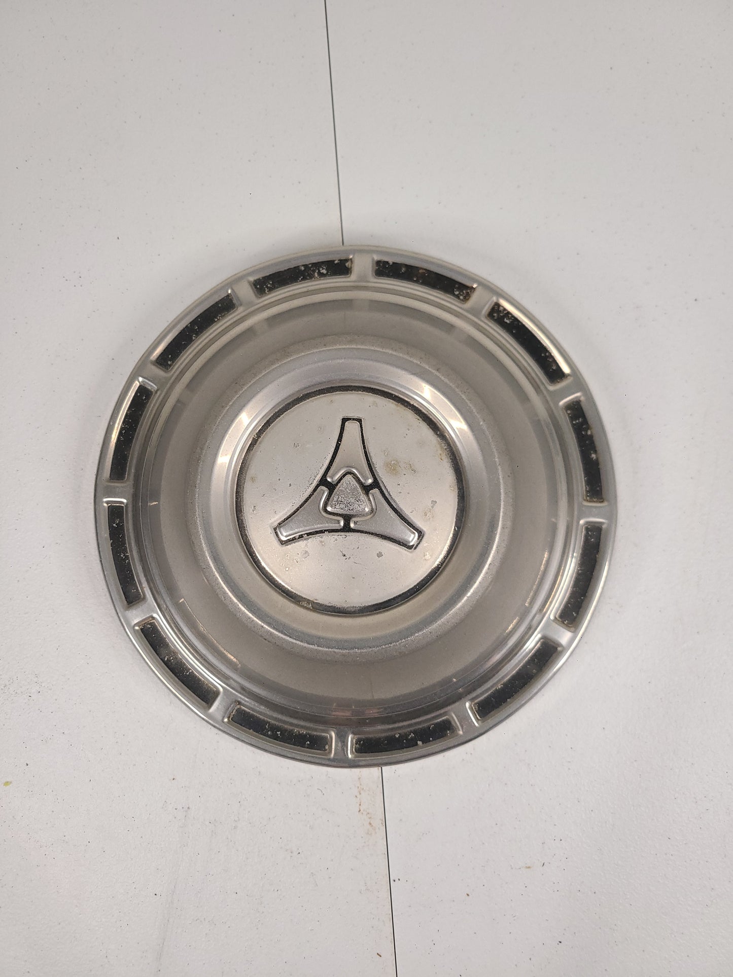 1966-67 DODGE CORONET, R/T CHARGER, B BODY USED OEM DOG DISH HUB CAP 10"