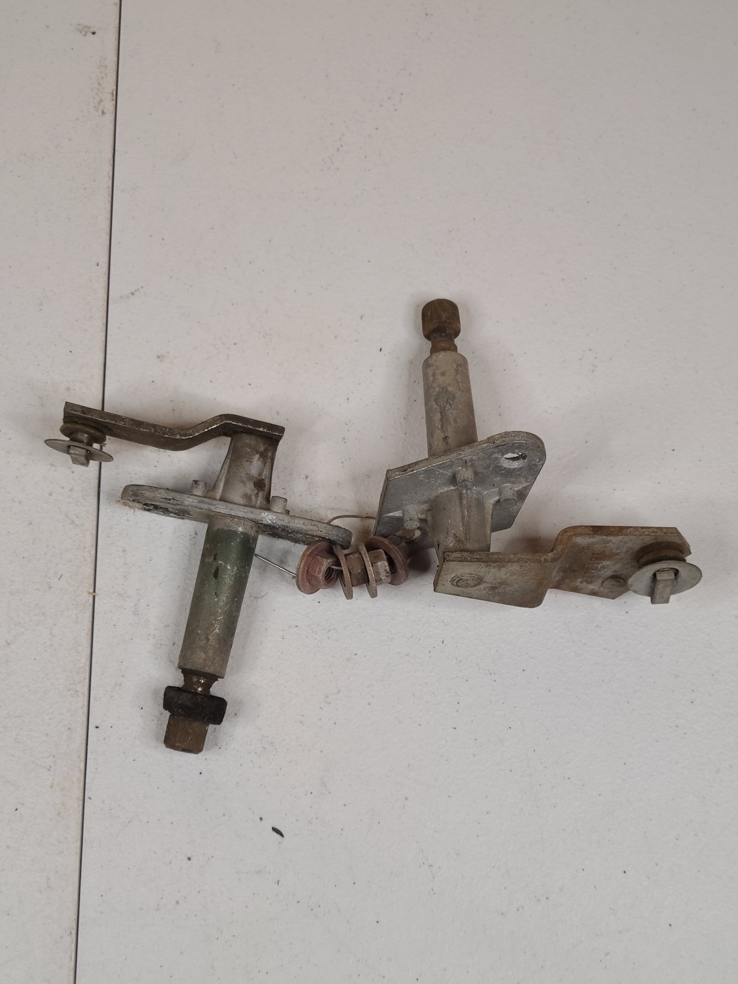 1967-1969 Dodge/Plymouth A-Body Windshield Wiper Pivots LH 2770195 RH 2770194