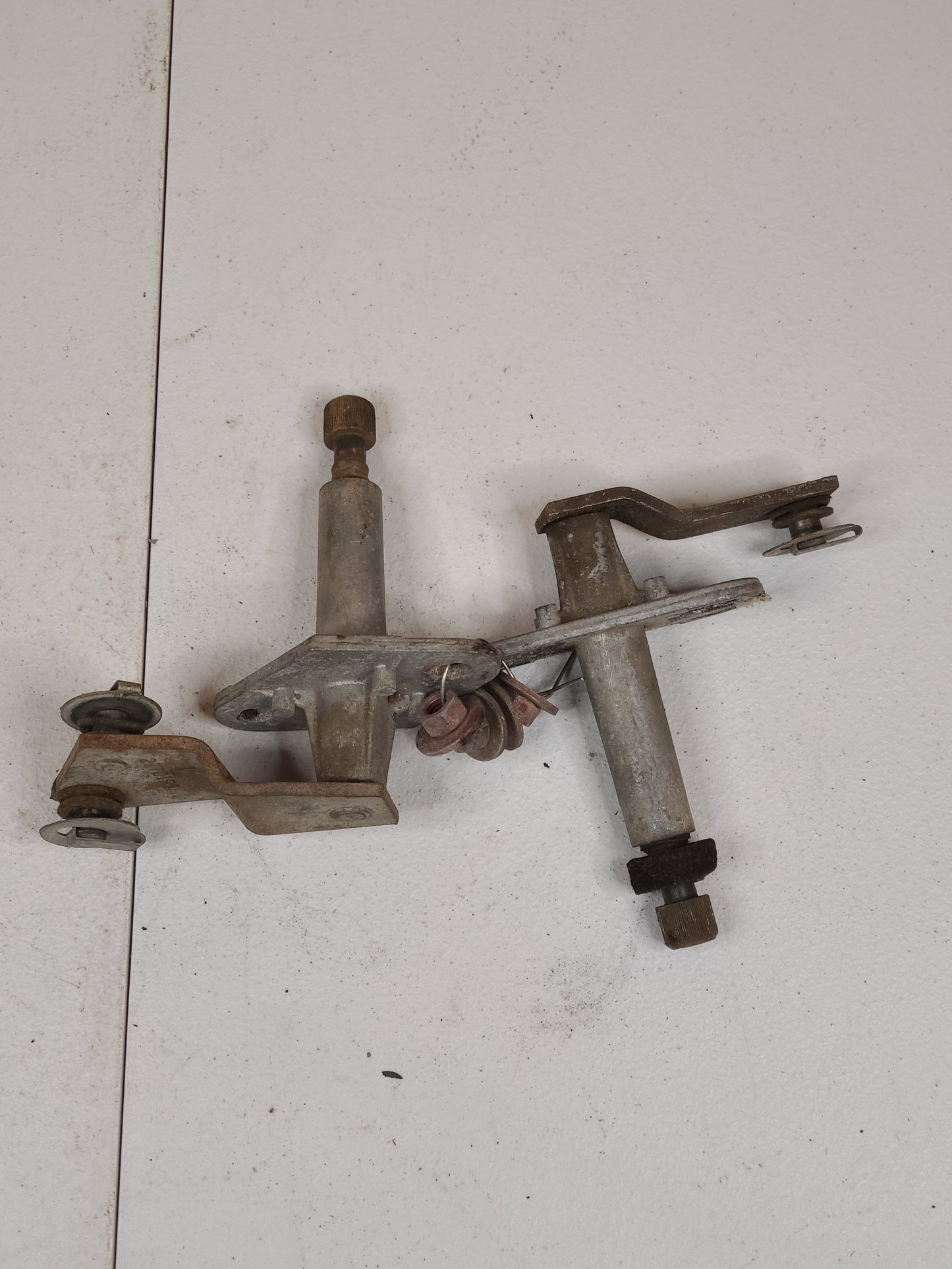 1967-1969 Dodge/Plymouth A-Body Windshield Wiper Pivots LH 2770195 RH 2770194