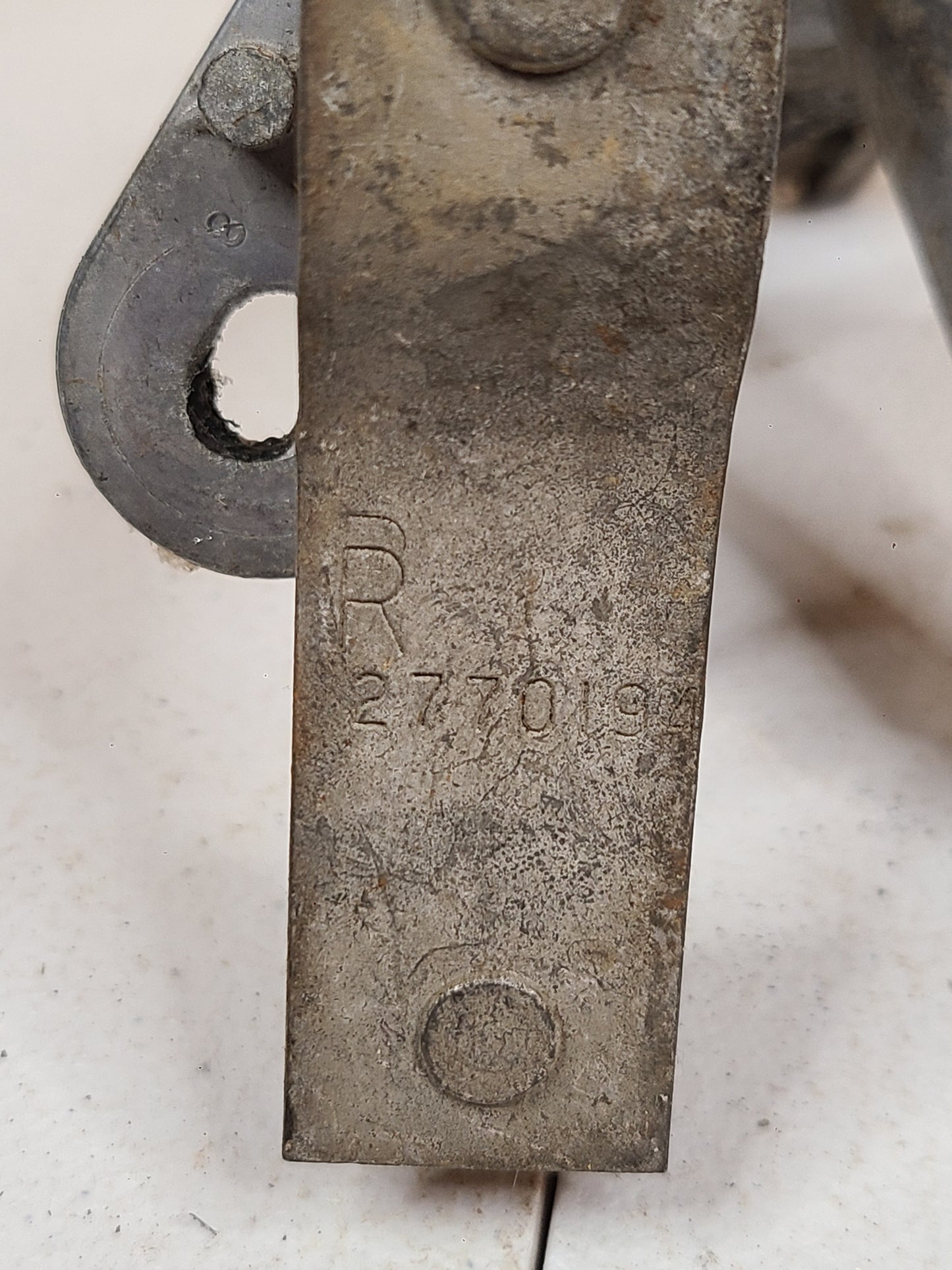 1967-1969 Dodge/Plymouth A-Body Windshield Wiper Pivots LH 2770195 RH 2770194