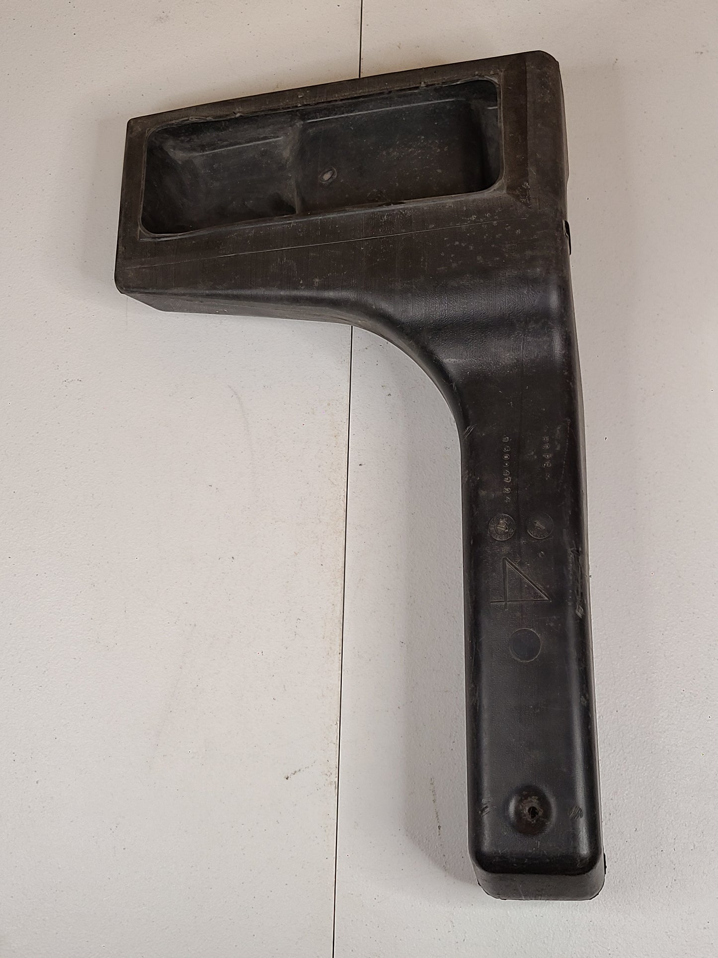 2001-2007 GM Duct Body Rear Outer Panel Pressure Relief Valve Part# 15094724