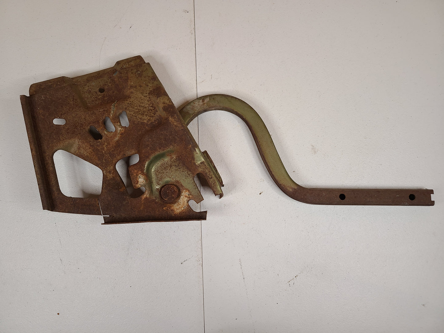 1968-1970 B-Body Tunk Hinges w/ Springs