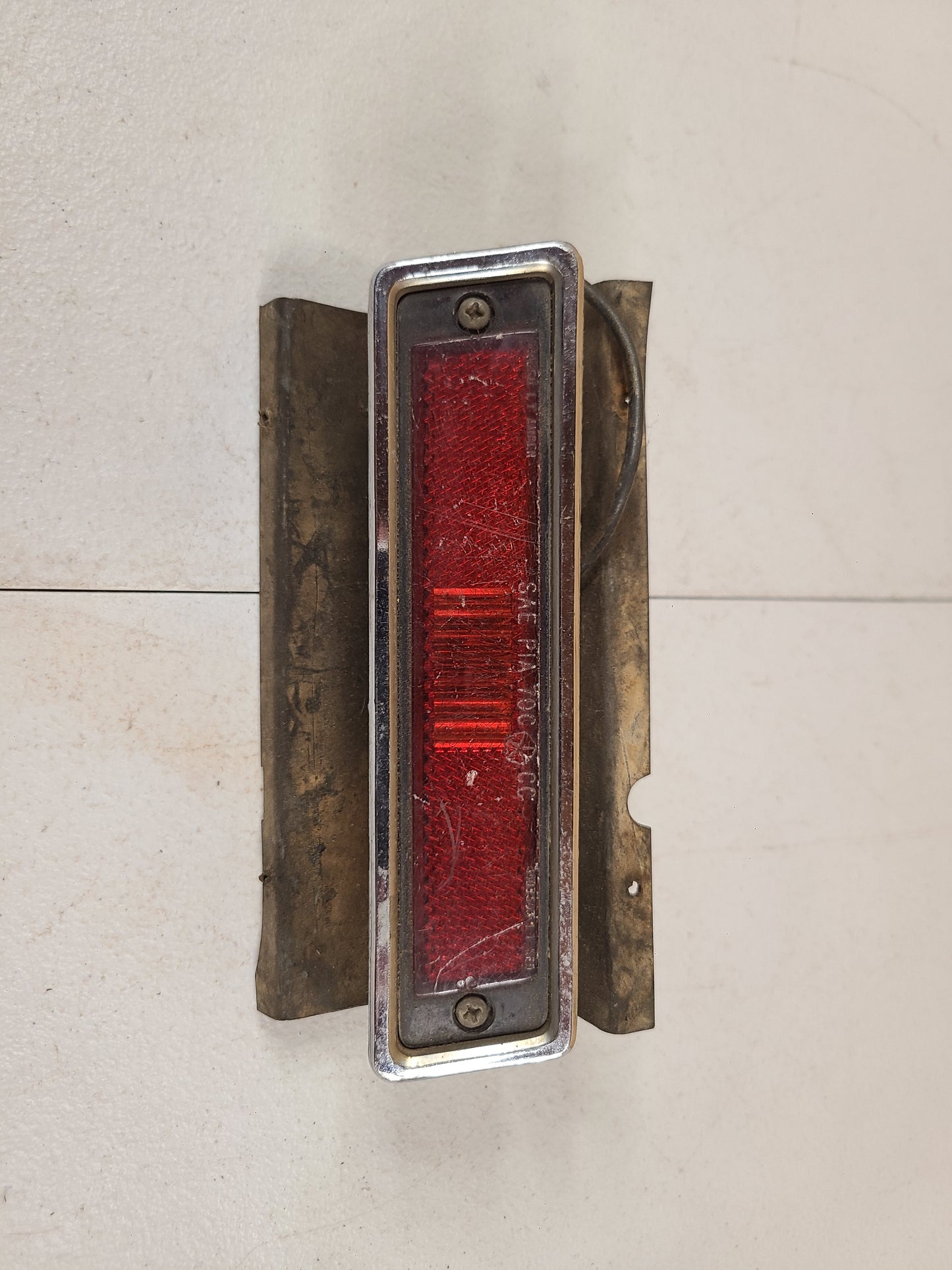 1971 Chysler New Yorker Rear LH Side Marker Light Assembly Part# 3403503