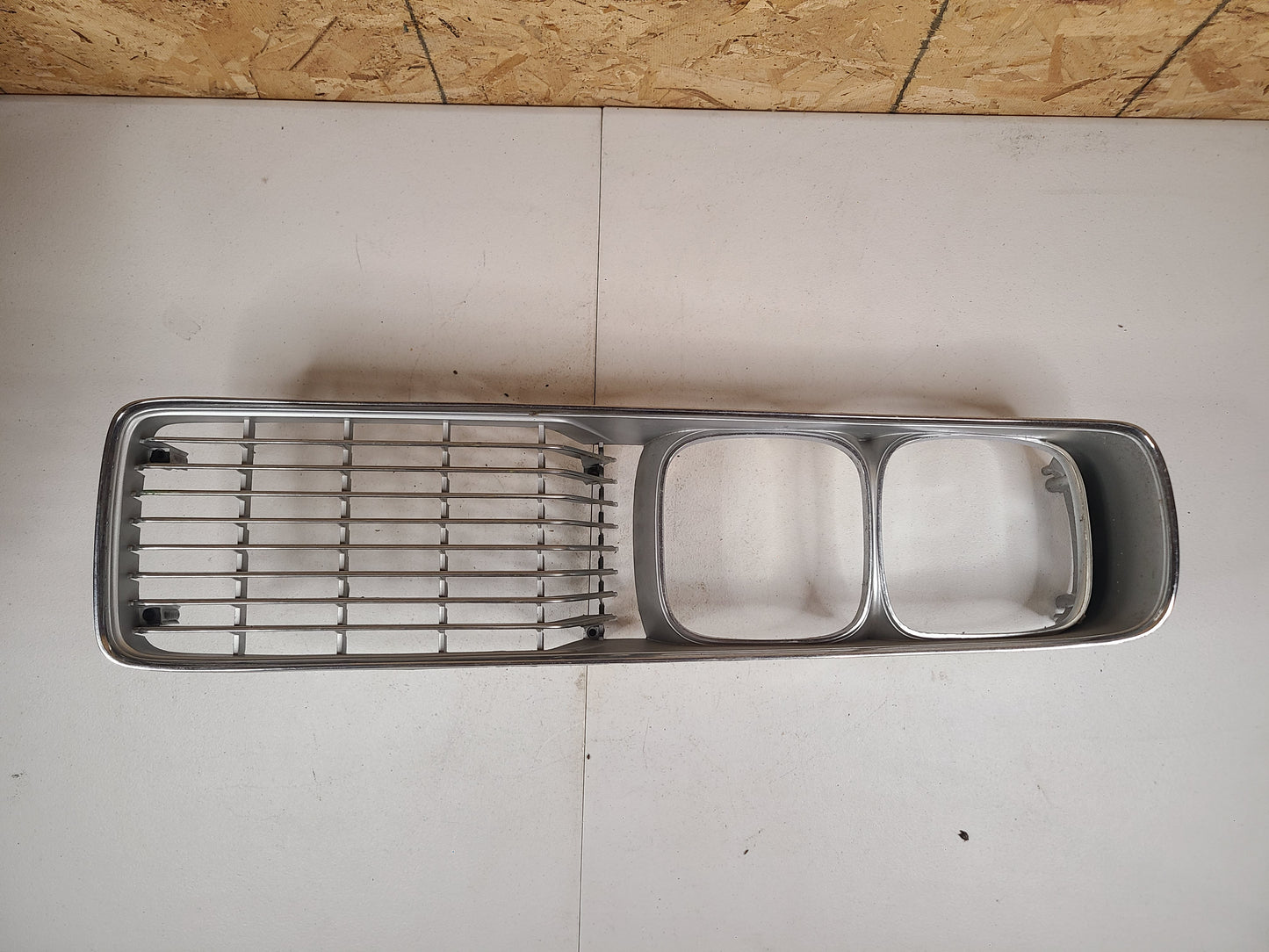 NOS 1973-74 Dodge Charger Grille Part# 3672319 LH