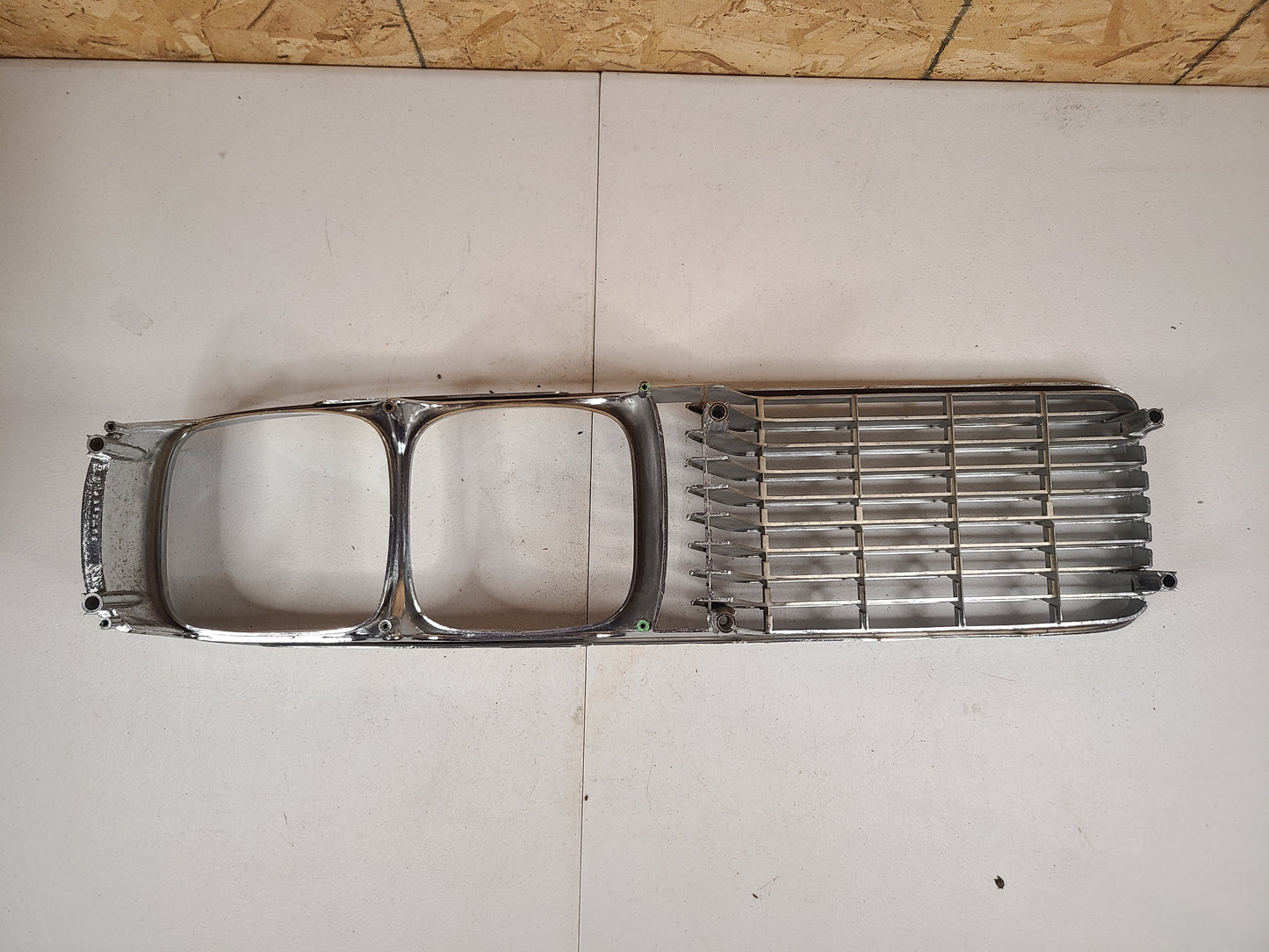 NOS 1973-74 Dodge Charger Grille Part# 3672319 LH