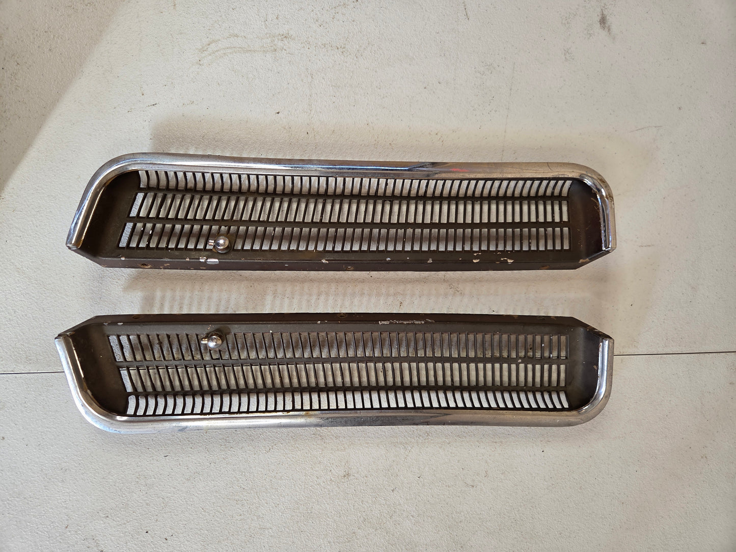 1963–1965 Buick Riviera Cowl Vent Screen Trim Molding LH/RH