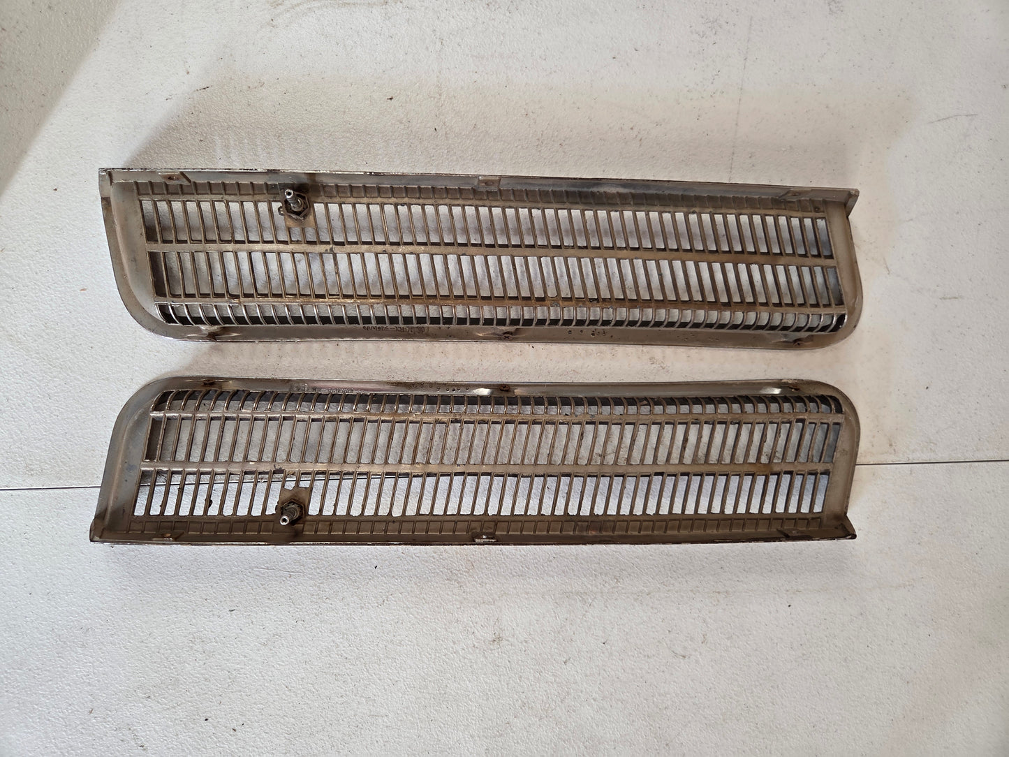 1963–1965 Buick Riviera Cowl Vent Screen Trim Molding LH/RH